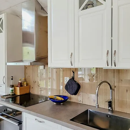 With Jacuzzi * Sandvika (Trondelag)